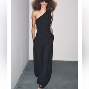 Elegant Black One-Shoulder Jumpsuit